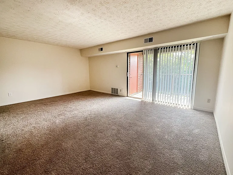 Four Worlds Apartments — Photo 49