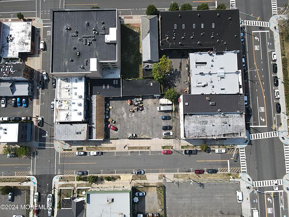 4th image of 702-704 Summerfield Avenue