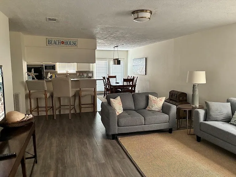3705 Rice St — Photo 3