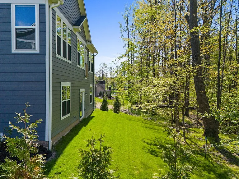 233 Lake Balaton Dr — Photo 38