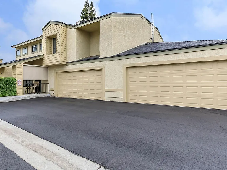 Laurelwood West Villas — Photo 16