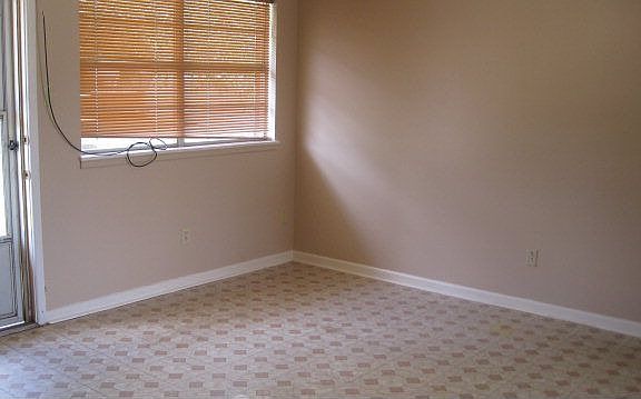 4th image of 3874 Kenwood Dr