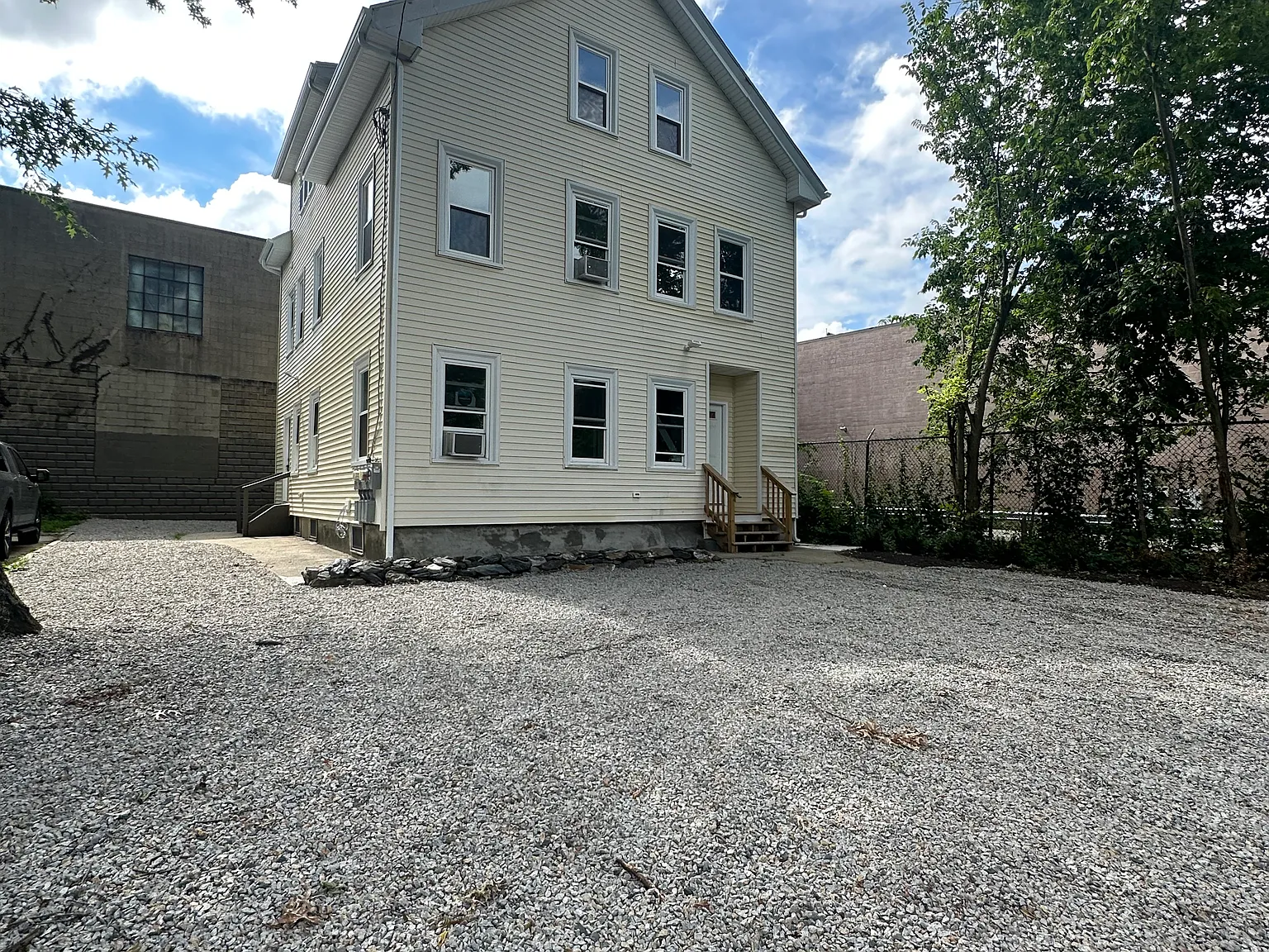 2 bed, 900 sqft, $2,000 — Photo 2