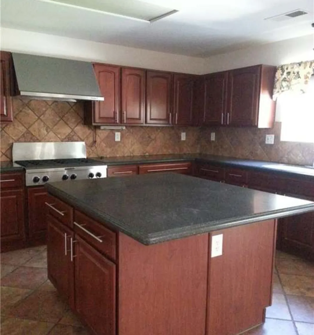 5 bed, 2.5 bath, 2956 sqft, $3,200 — Photo 4
