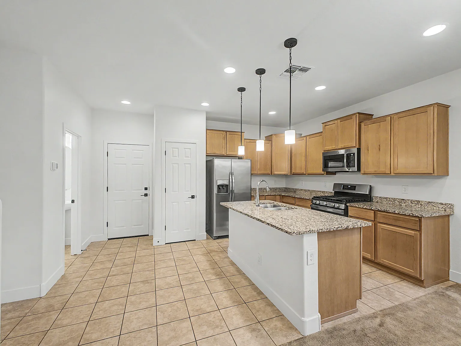 4 bed, 2.5 bath, 1839 sqft, $2,199 — Photo 2