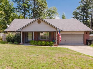 902 Weatherford Dr, Benton, AR 72015