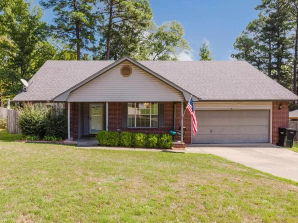 902 Weatherford Dr, Benton, AR 72015
