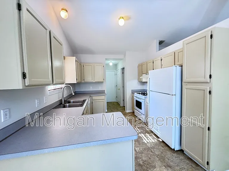 173 Algansee Dr — Photo 21