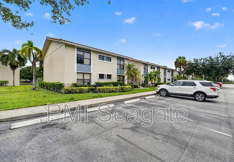 1543 Lake Crystal Dr #G — Photo 25