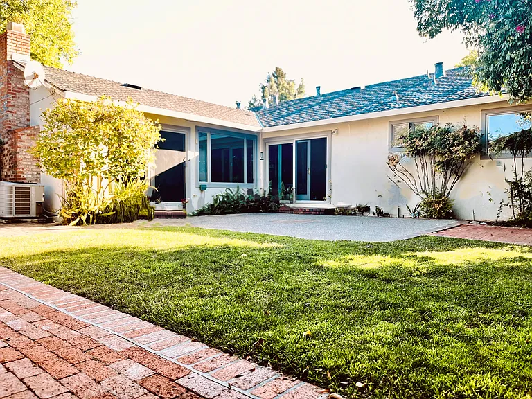 124 Lester Ln — Photo 9
