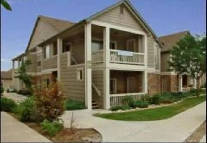 5225 White Willow Dr #B210 — Photo 1