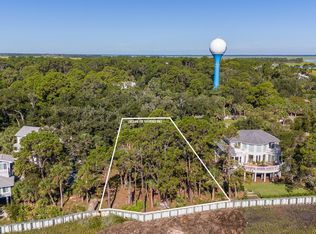 1 River Club Dr, Saint Helena Island, SC 29920