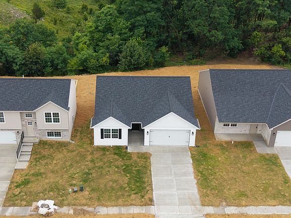 3rd image of 124 Belmont Ct