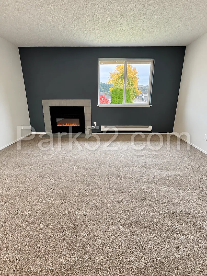 Remodeled 2 Bedroom 1 Bathroom Upper Level Sumner Apartment — Photo 4