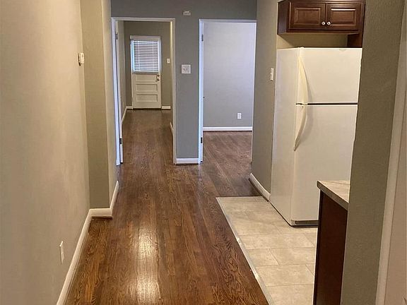 4th image of 5619 Jamieson Ave