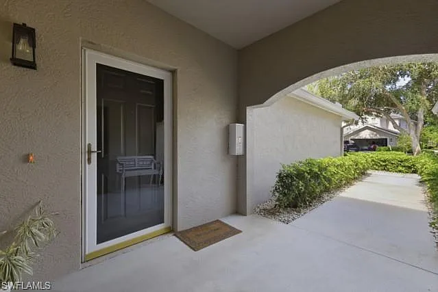 3 bed, 2.0 bath, 2040 sqft, $8,000 — Photo 2