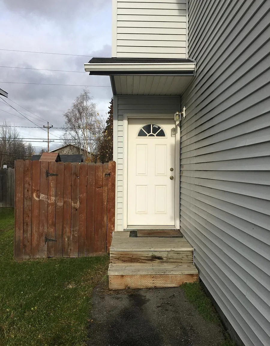 6709 E 10th Avenue — Photo 4