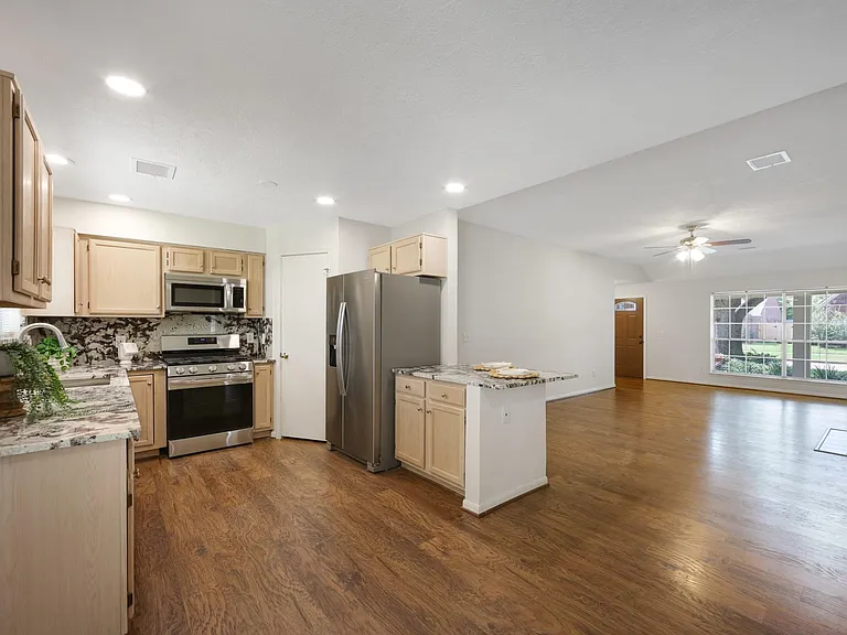 8910 Driftstone Dr — Photo 13
