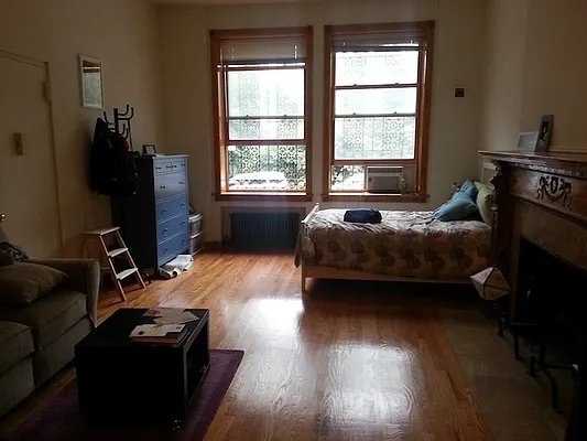 Rented by America Mecca Realty LLC | media 9