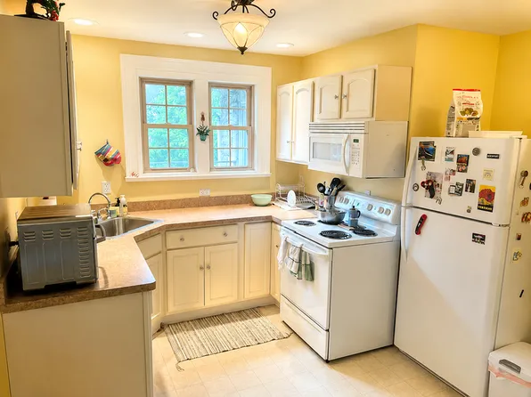 50 Getzville Rd APT F, Buffalo, NY 14226