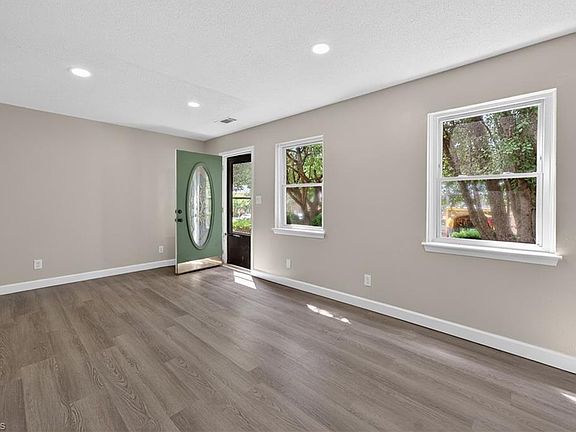 2nd image of 3919 Colony Sq #A