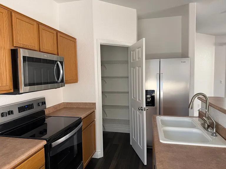 1140 E Catino St — Photo 15