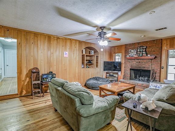 5th image of 615 Sarver Ave