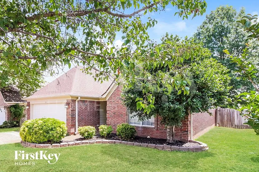 3 bed, 2.0 bath, 1515 sqft, $2,165 — Photo 3