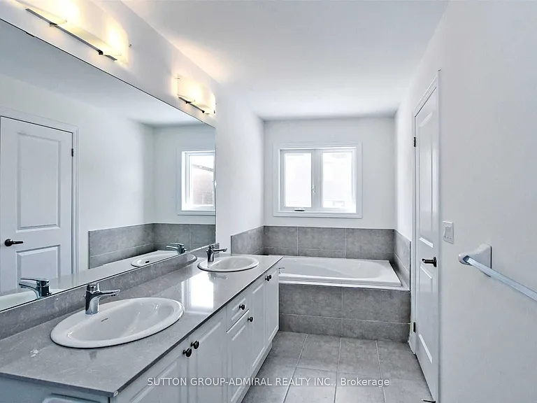 1477 Blackmore St — Photo 13