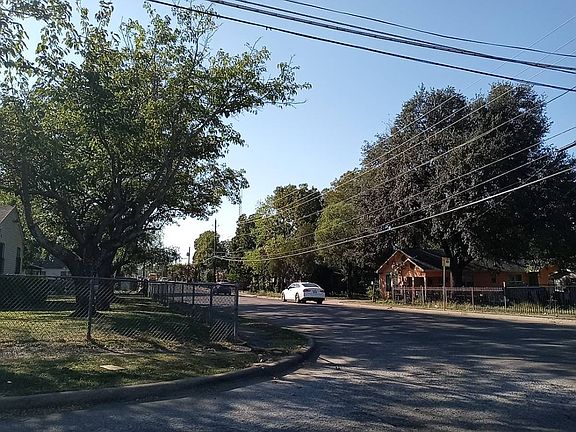 4th image of 3515 W Clarendon Dr