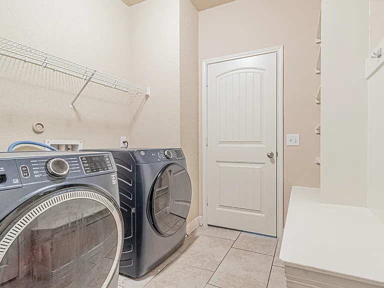 5488 Devonwood St — Photo 27