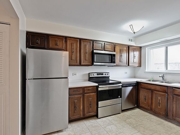 4th image of 9377 Bay Colony Dr #575