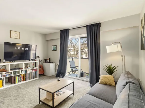 904 Hillside Ave #302, Victoria, BC V8T 1Z8
