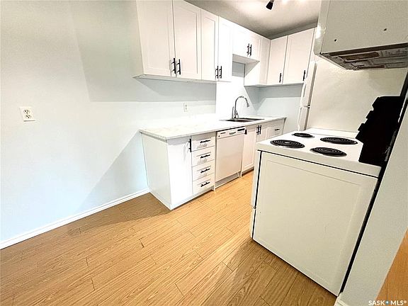 3rd image of UNIT 104-307 Tait CRESCENT