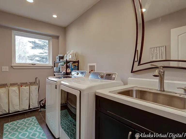 9451 Strathmore Dr — Photo 1
