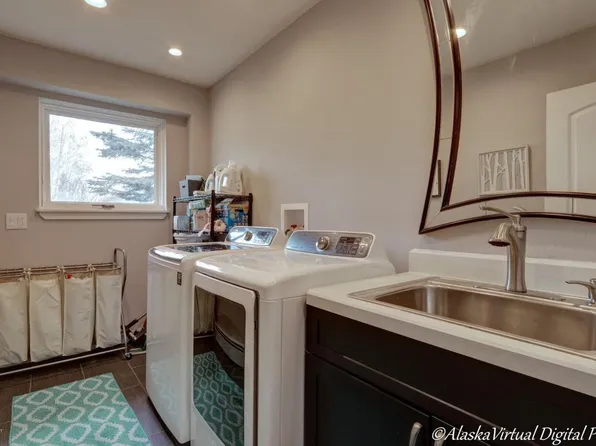 9451 Strathmore Dr, Anchorage, AK 99502