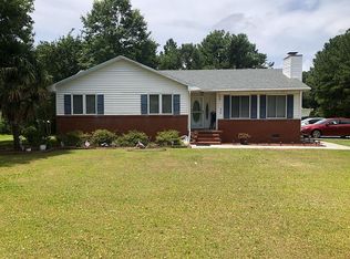 476 Harkers Island Rd, Beaufort, NC 28516