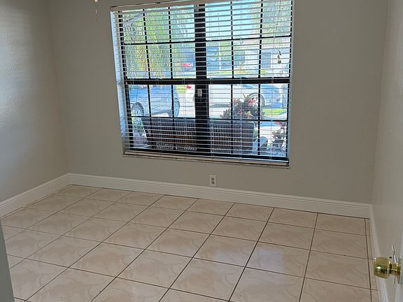 2nd image of 934 Burlwood St
