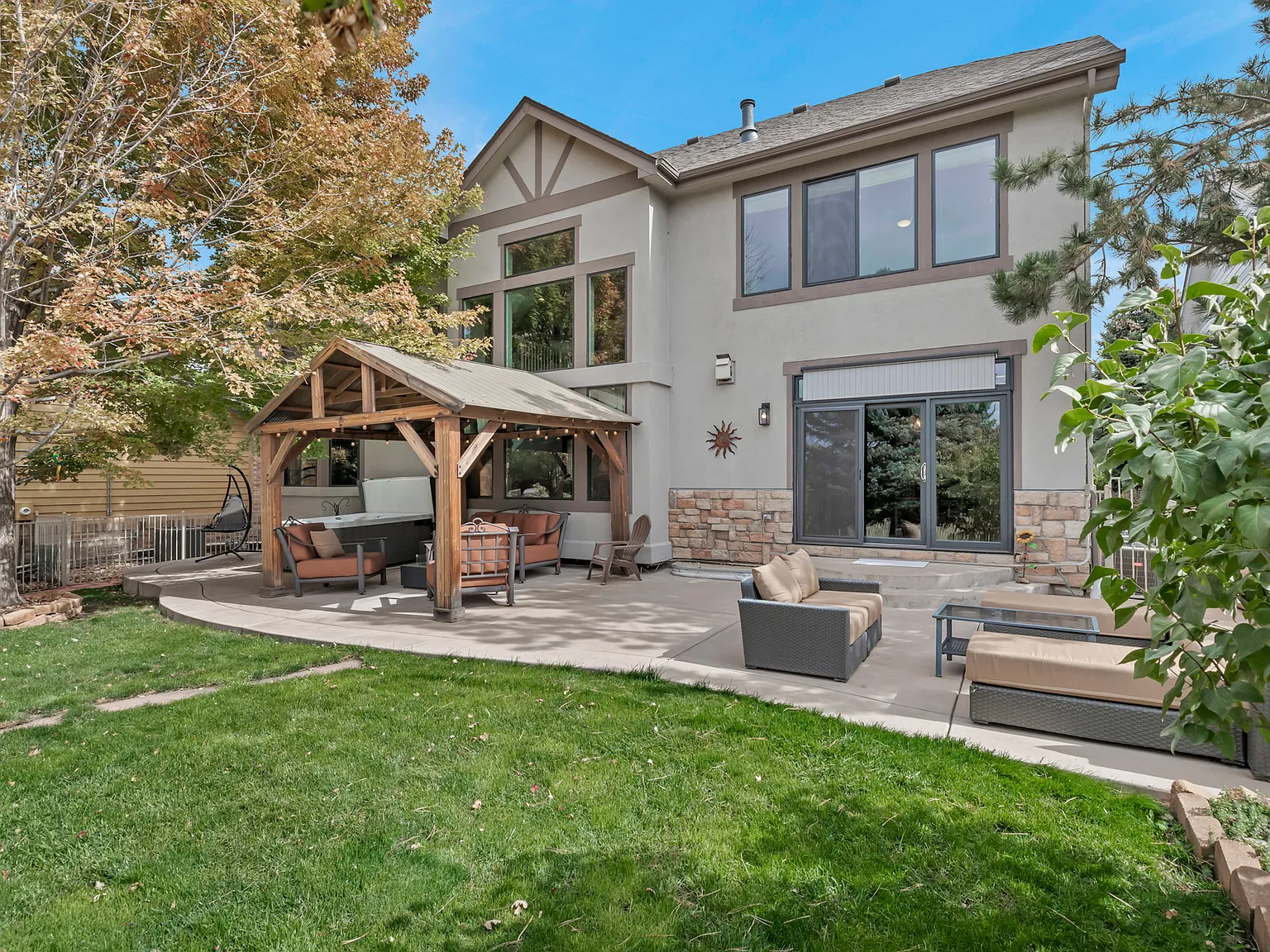 6 bed, 5401 sqft, $5,500 — Photo 3