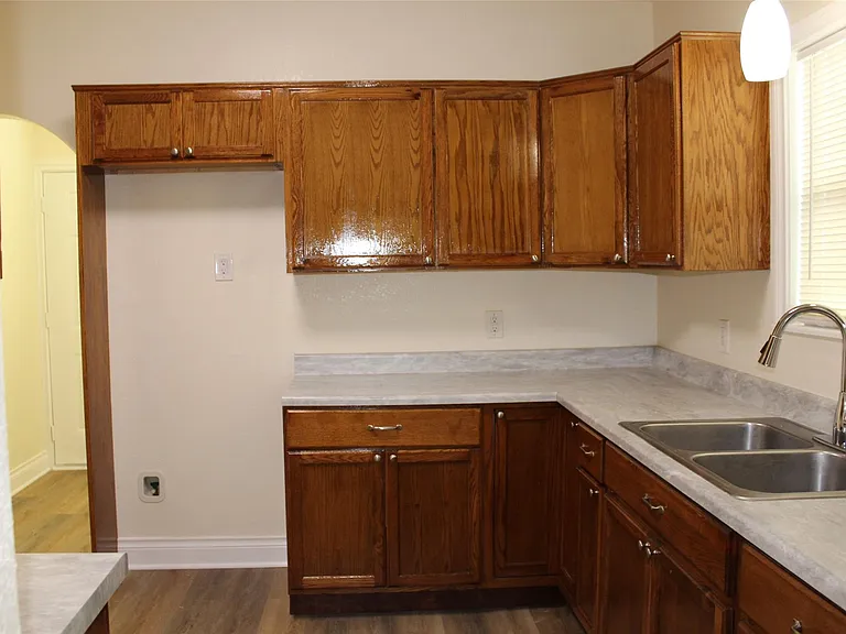 410 Hahlo St — Photo 6