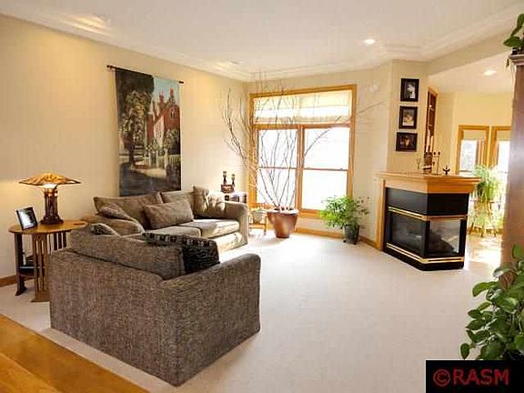 4th image of 216 Chancery Ln