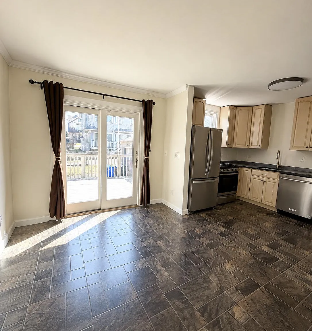 3 bed, 2.0 bath, $4,250 — Photo 4
