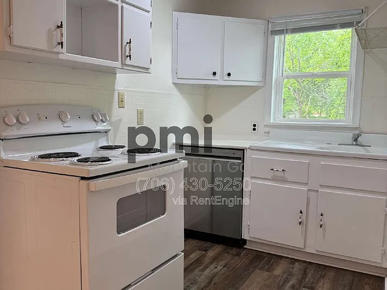 319 Oak Ave #A — Photo 5