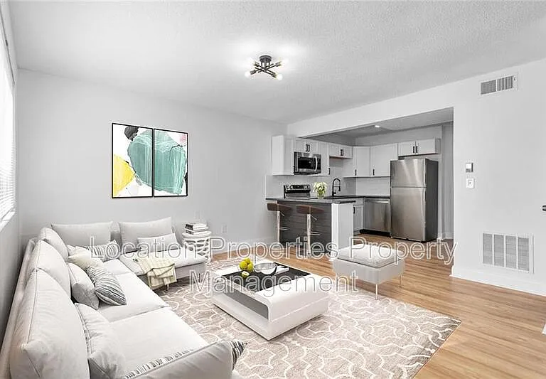 1502 W 25th Ct #D3 — Photo 4