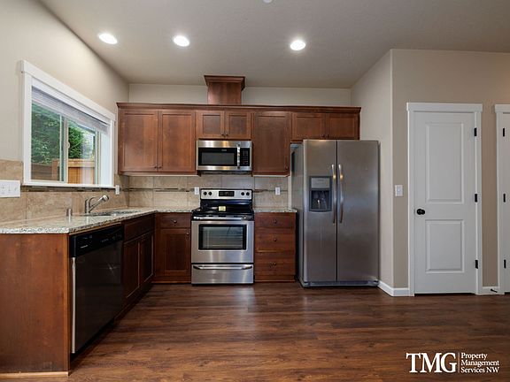2nd image of 4105 NE Saint Johns Rd #8