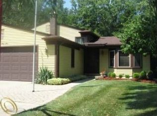 18133 Lathers St, Livonia, MI 48152