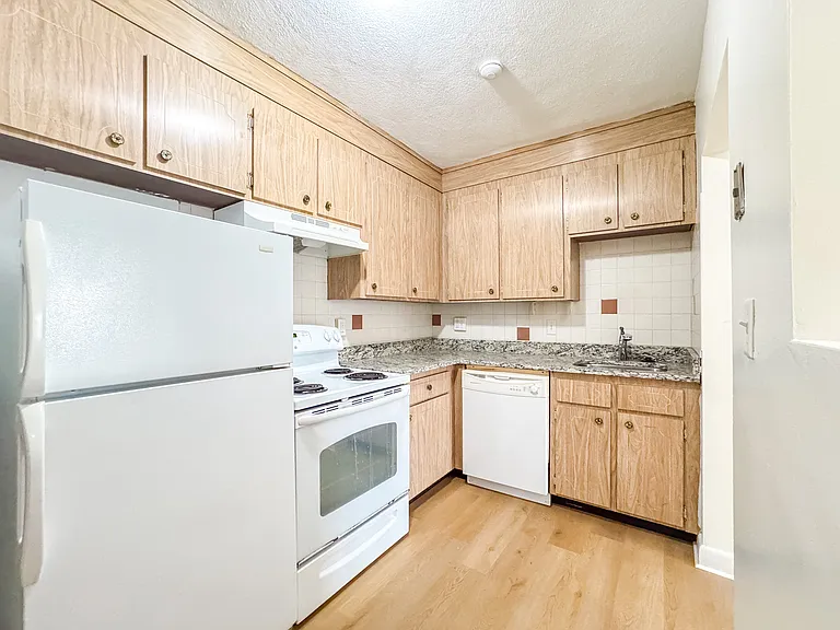 11 Hodges Ave #10 — Photo 7