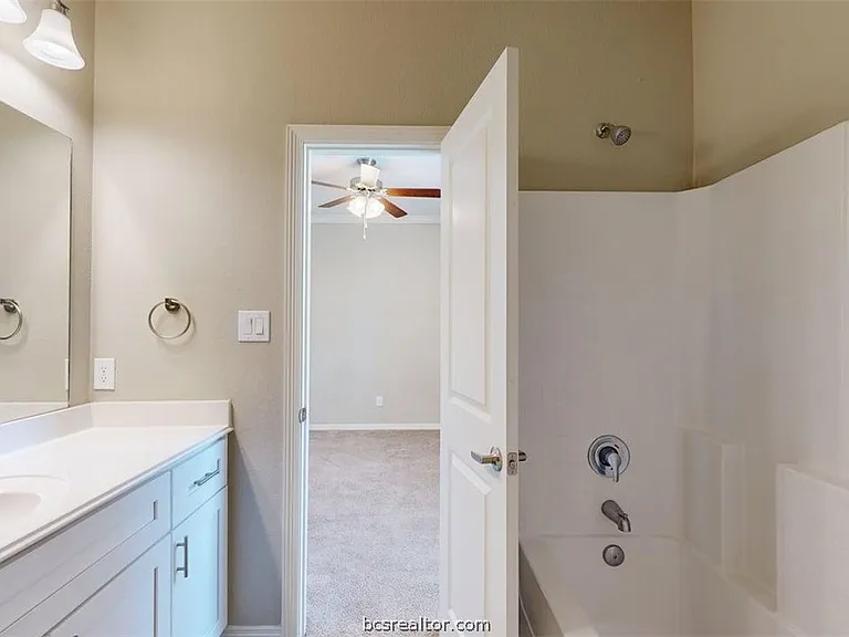 2027 Harvey Mitchell Pkwy S — Photo 21