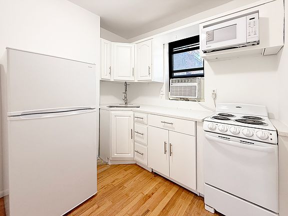 4th image of 443 E 6th St APT 8