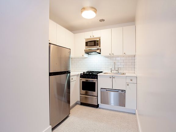 3rd image of 27 W 16th St APT 4J